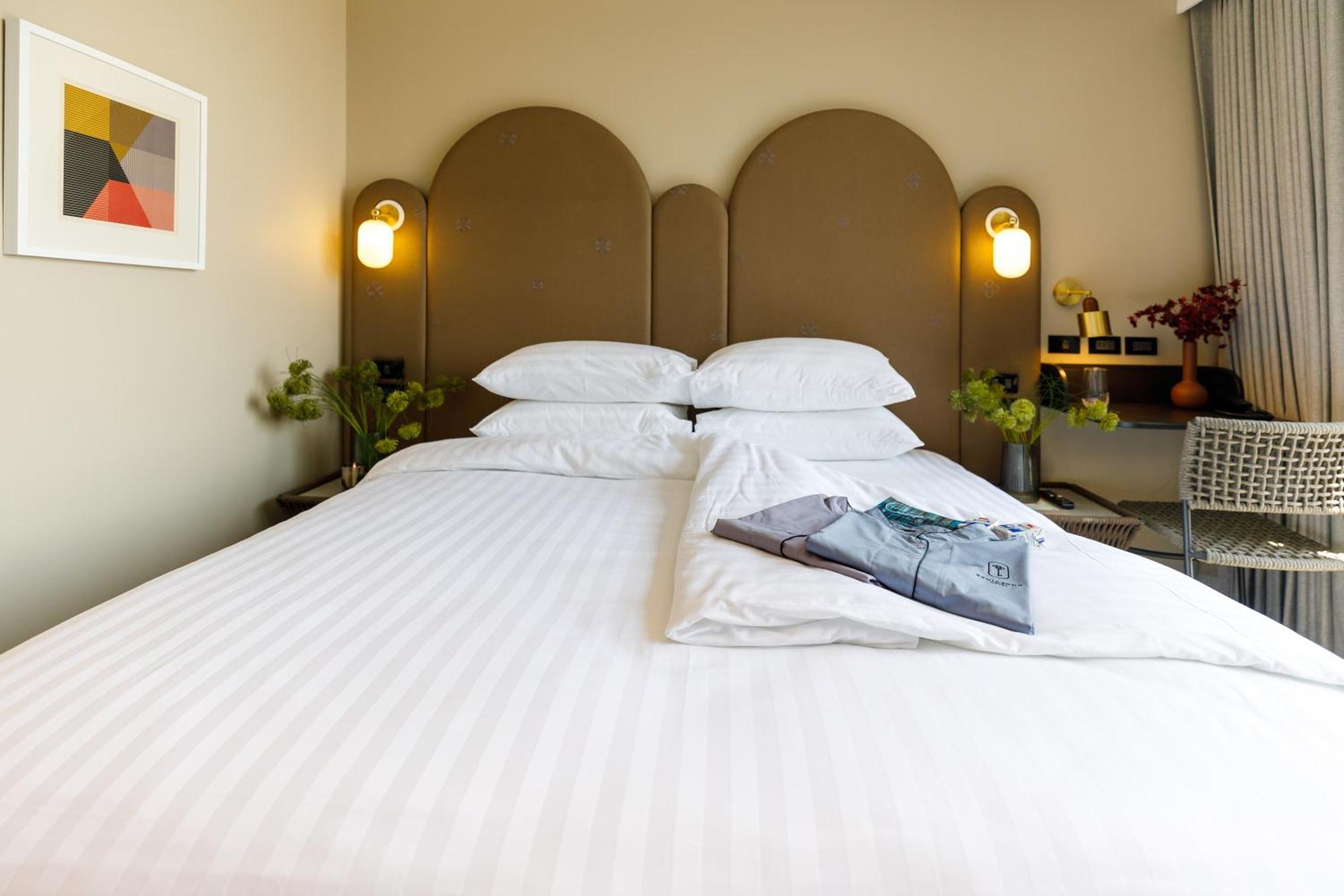 Benjarong Hotel Bangkok Bagian luar foto